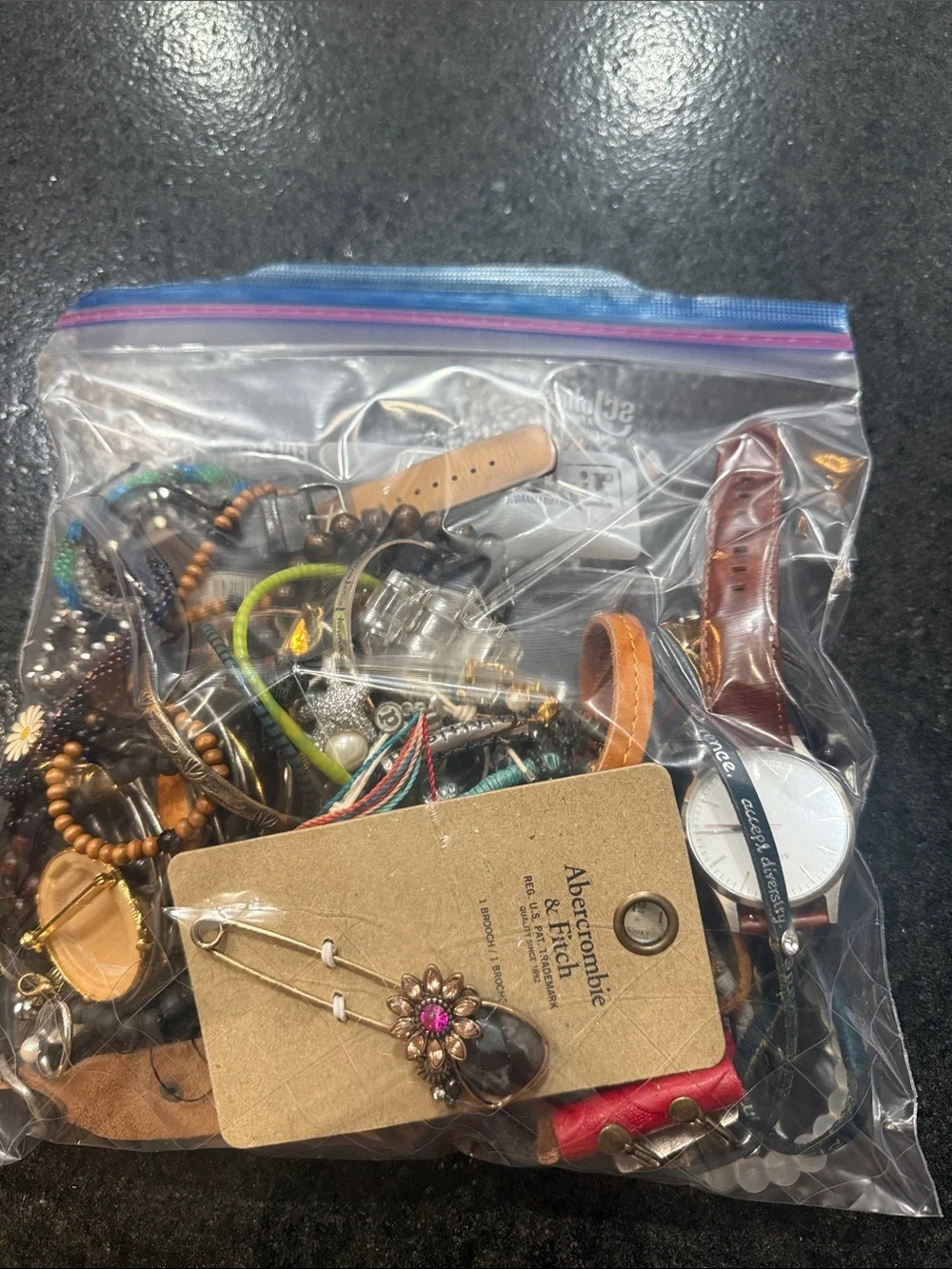 ONE/SIZE assortment bracelets